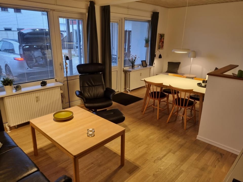 Kitchen or kitchenette, Seating area, Dining area