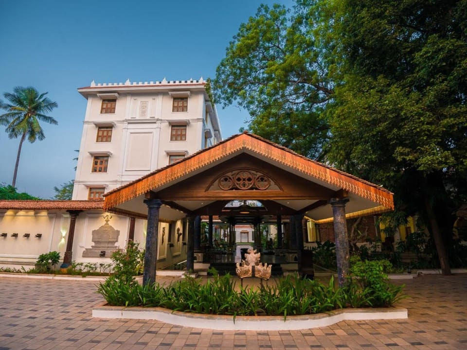 Facade/entrance