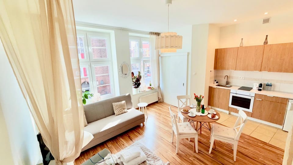 Kitchen or kitchenette, Seating area