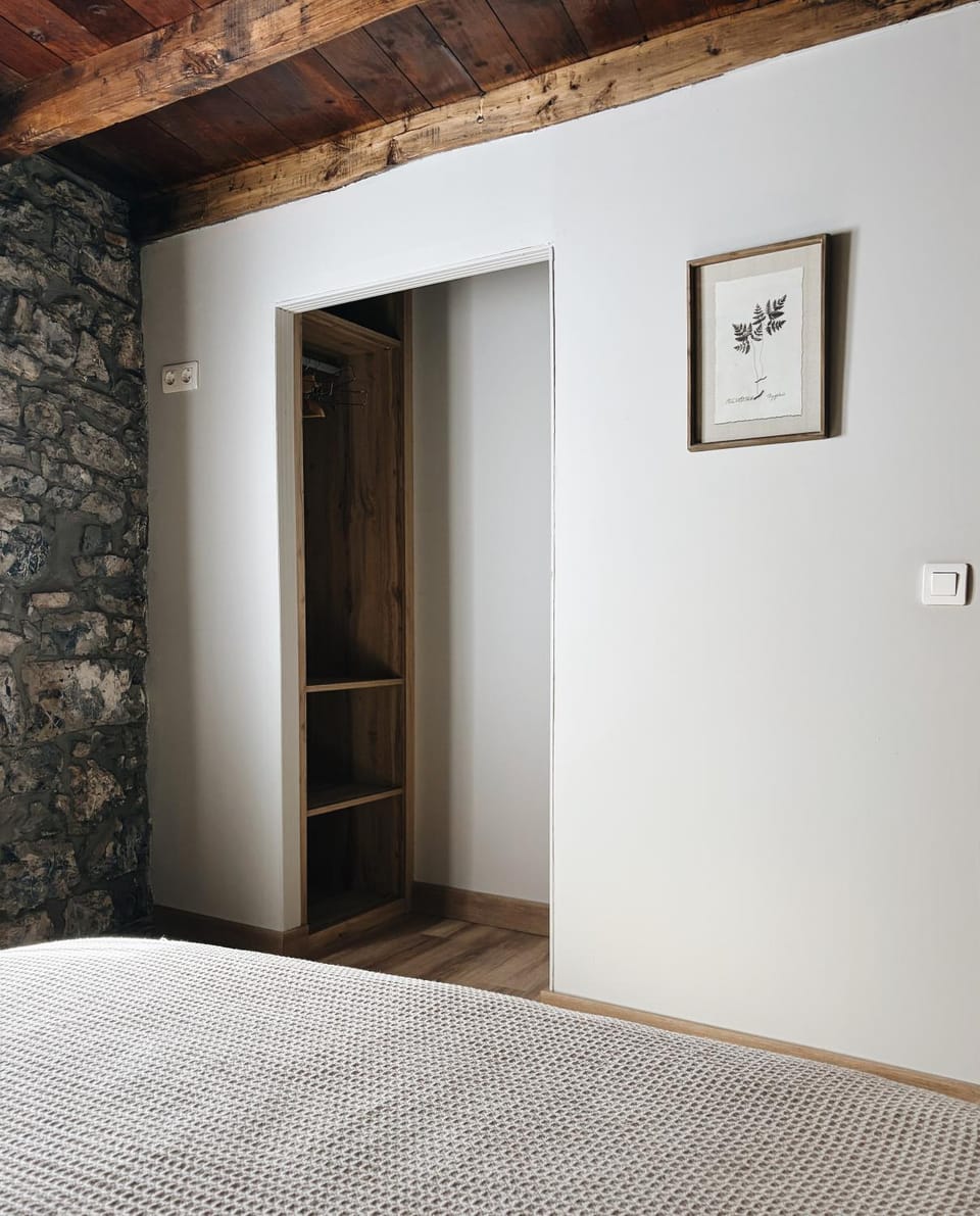 Bed, Photo of the whole room, Bedroom, wardrobe