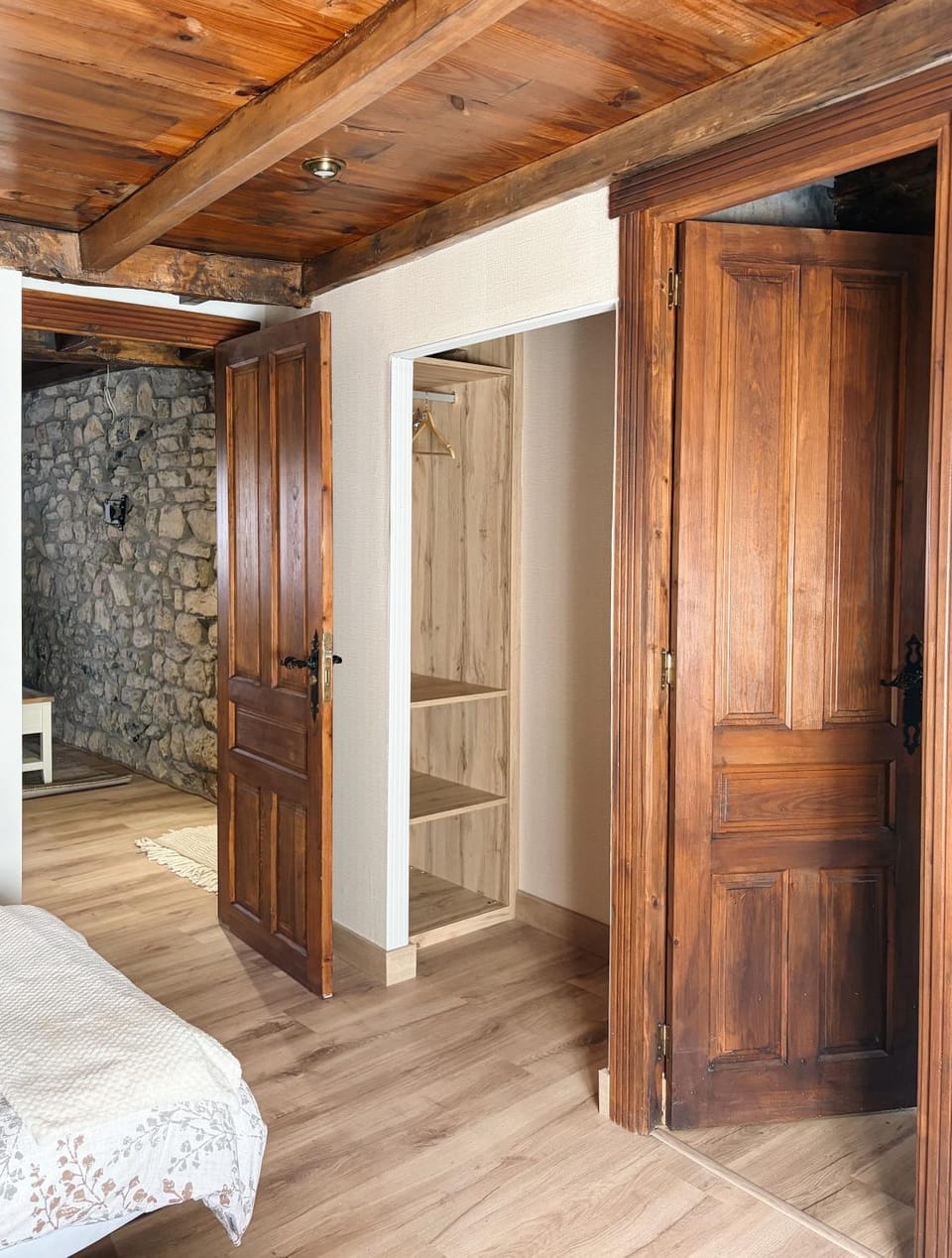 Bed, Photo of the whole room, Bedroom, wardrobe