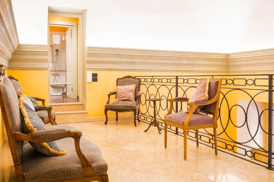 Living room, Seating area