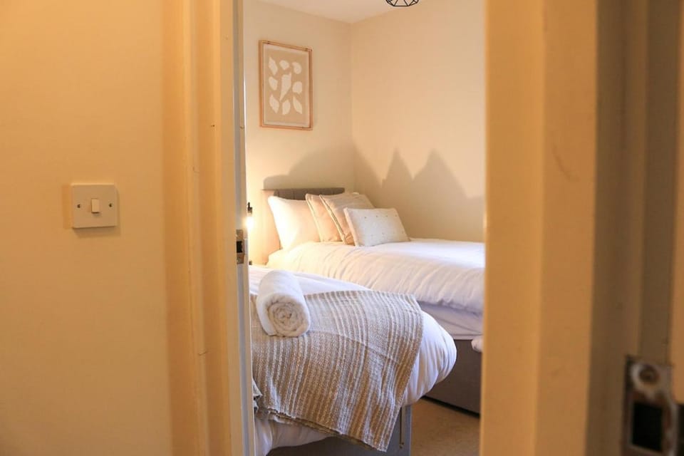 Modern Comfort 1BR Home for 3 Free Parking Apartment in Bristol