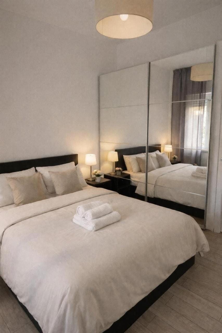 Bed, Photo of the whole room, Bedroom, towels