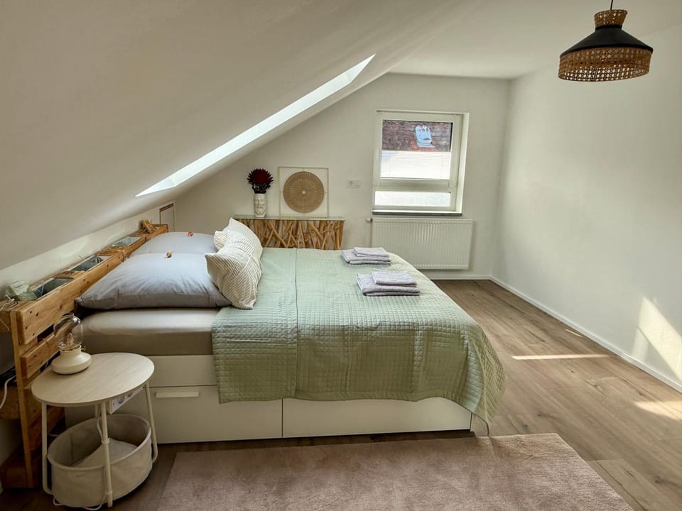 Bed, Photo of the whole room, Bedroom