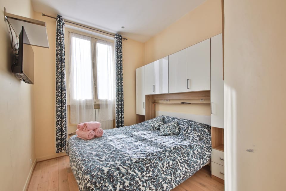 Bed, TV and multimedia, Photo of the whole room, Bedroom, wardrobe