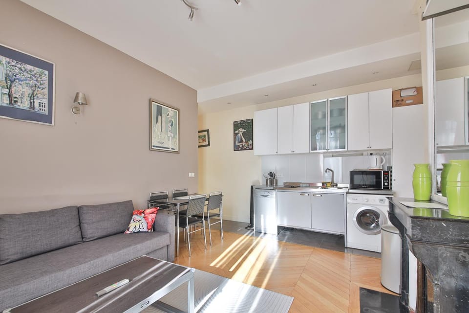 Kitchen or kitchenette, Living room, Seating area, Dining area, dishwasher, minibar, oven, stove, toaster, washing machine
