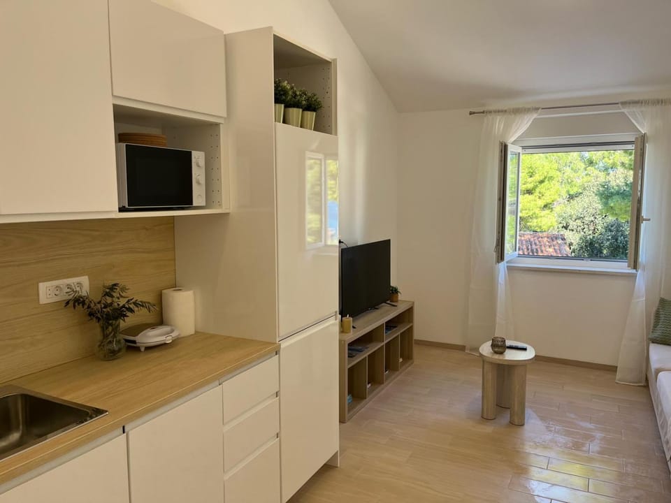 TV and multimedia, Kitchen or kitchenette