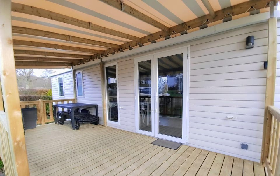 Patio, Dining area