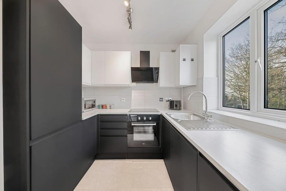 2 bedroom house with large garden and free on street parking House in Bromley