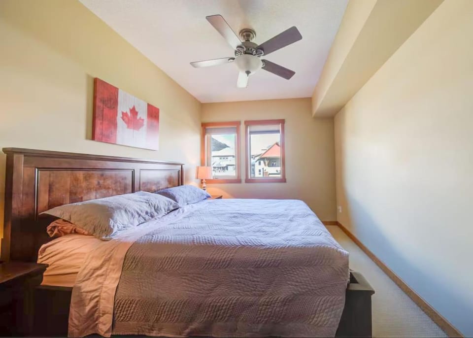 Top Floor Beautiful Mountain Views! 2 Bed 2 Bath Apartment in Canmore