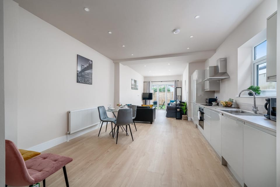 Kitchen or kitchenette, Living room, Dining area