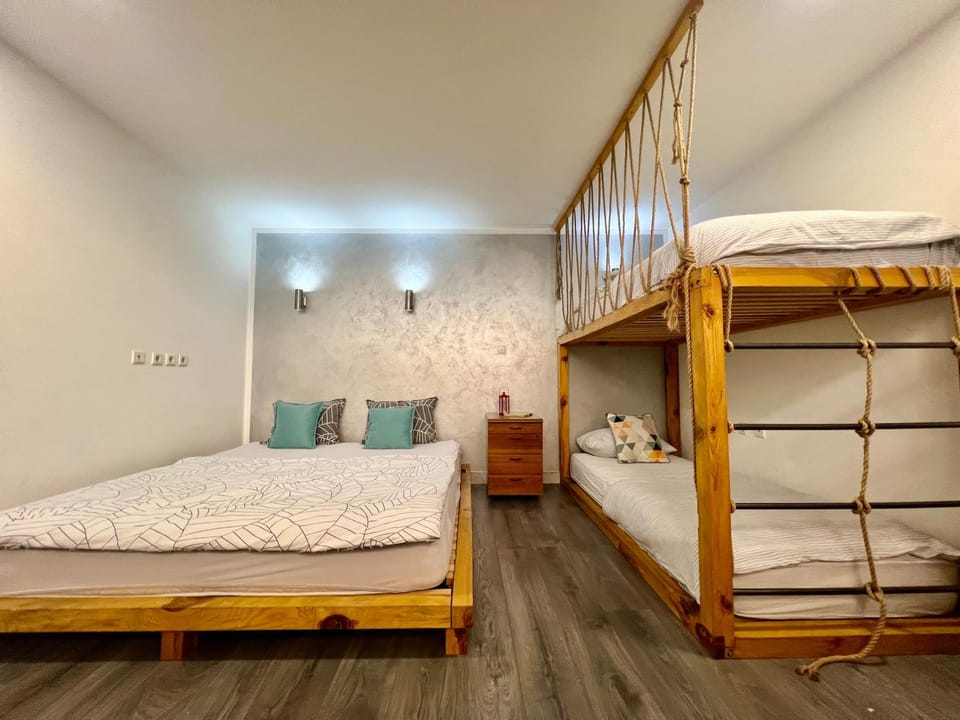 Bed, Photo of the whole room, Bedroom, bunk bed, towels