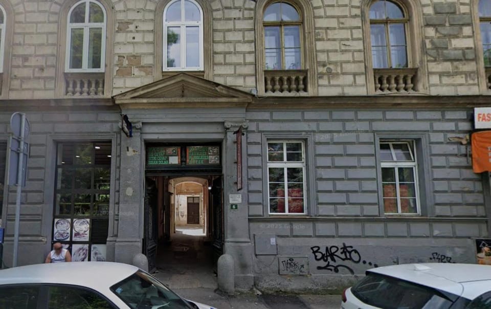 Property building, Facade/entrance, Day, Location, Parking