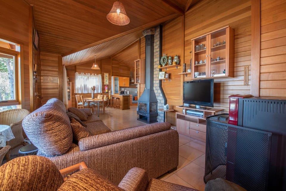 TV and multimedia, Kitchen or kitchenette, Living room, Seating area