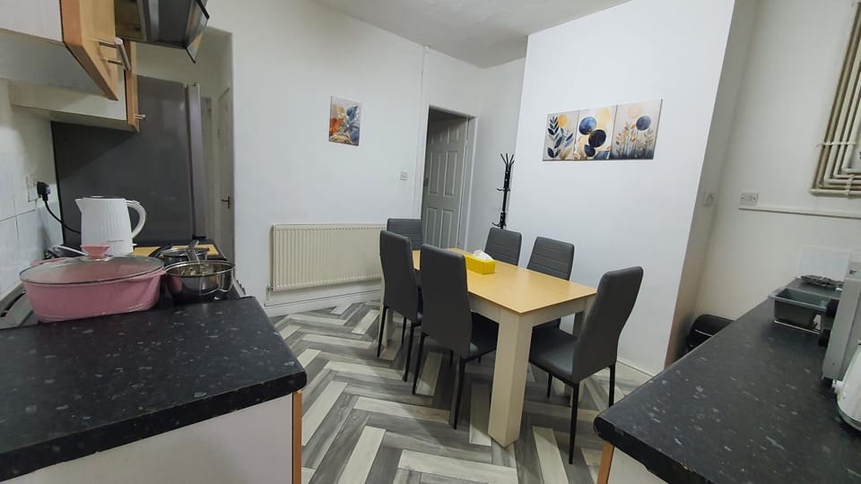 Adorable Home, Tunstall, Stoke-on-Trent Apartment in Stoke-on-Trent