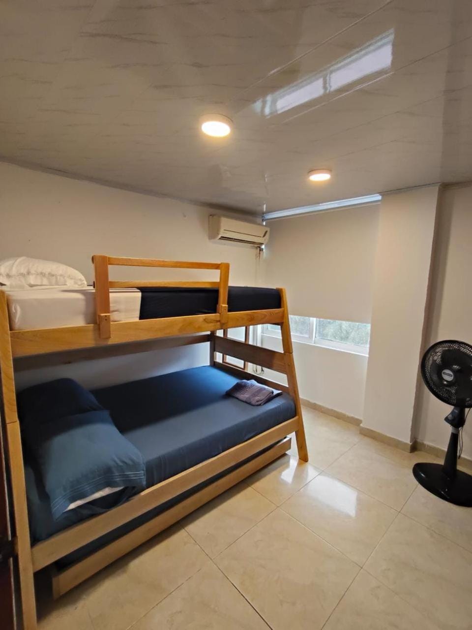 Remodelado apartamento con balcon a 50 mts de playa principal Apartment in San Andres