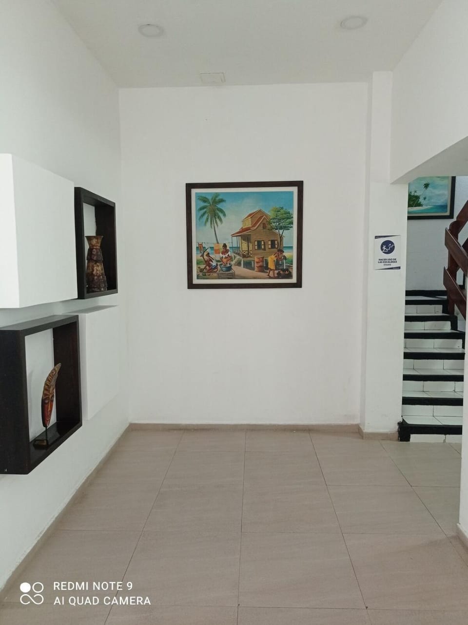 Remodelado apartamento con balcon a 50 mts de playa principal Apartment in San Andres