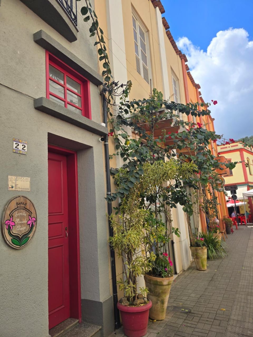 Facade/entrance