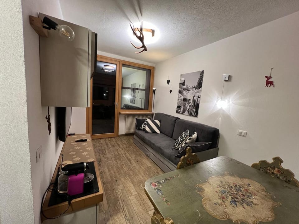 Luxury Smart Working Suite - Vista Dolomiti & Wi-Fi High-Speed Apartment in Madonna di Campiglio