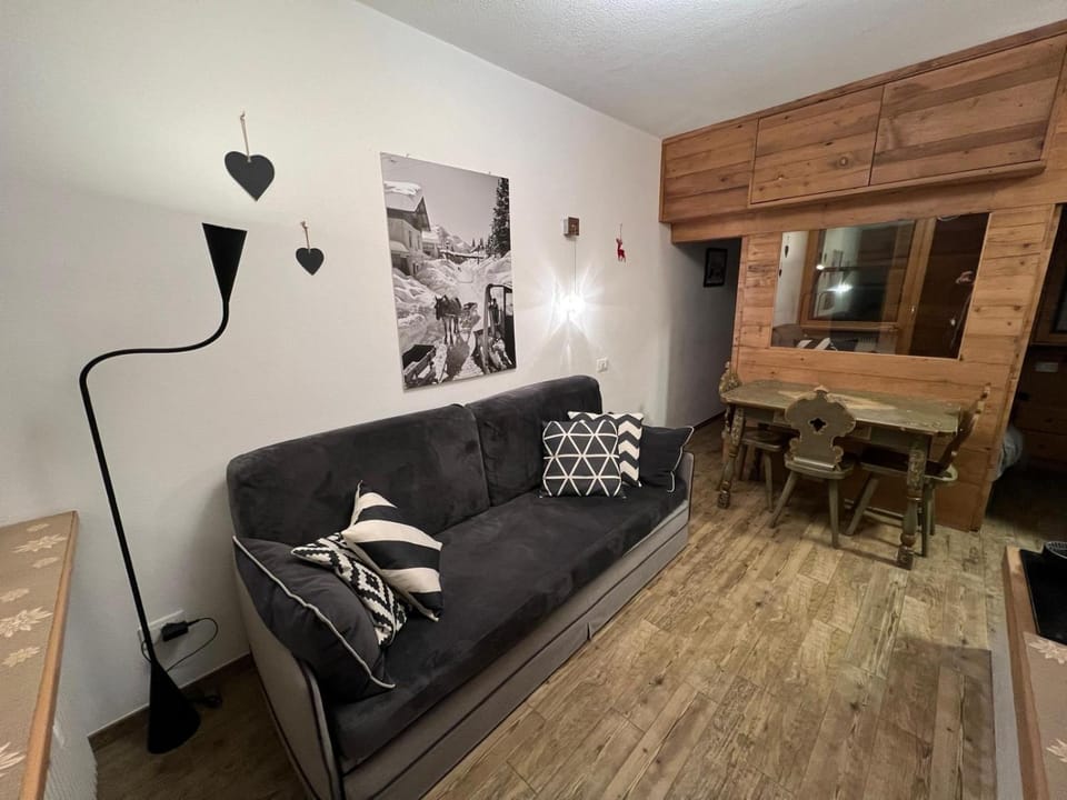 Luxury Smart Working Suite - Vista Dolomiti & Wi-Fi High-Speed Apartment in Madonna di Campiglio