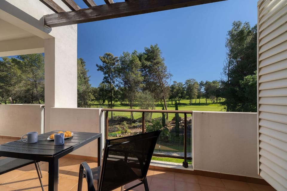 Alvor and Away Luxury Golf View Apartment in Alvor