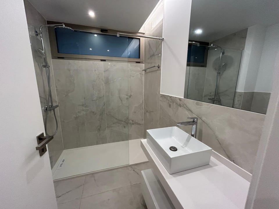 Shower, Bathroom, towels