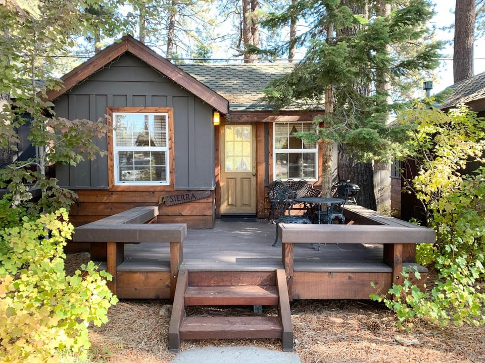 Rustic Cottages Inn in Tahoe Vista