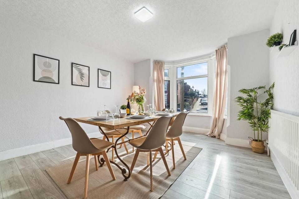 3BR Work Stay | 6 Beds | Sleeps 7 House in Coventry
