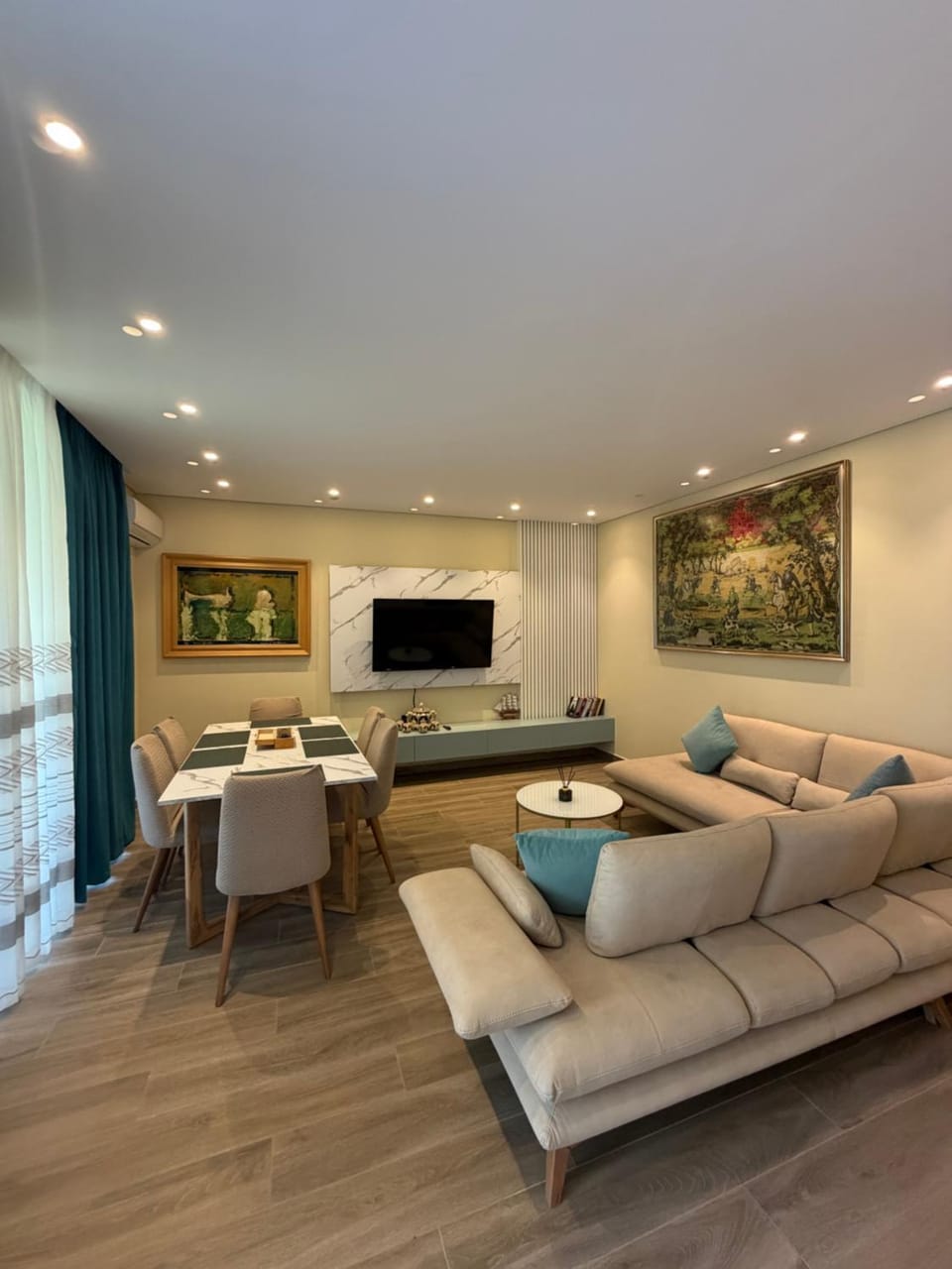 Communal lounge/ TV room, TV and multimedia, Living room, Dining area