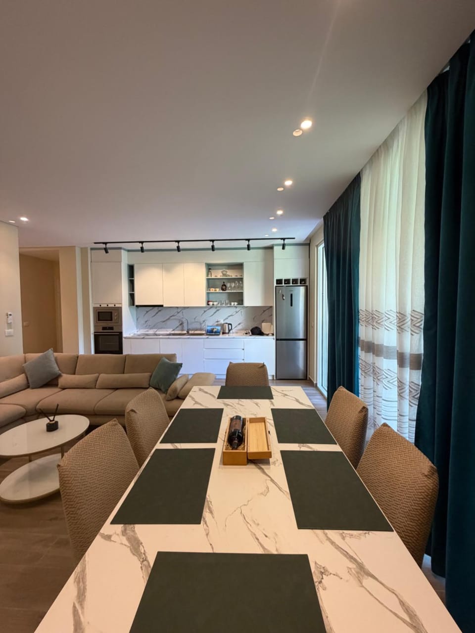 Seating area, Dining area, kitchen