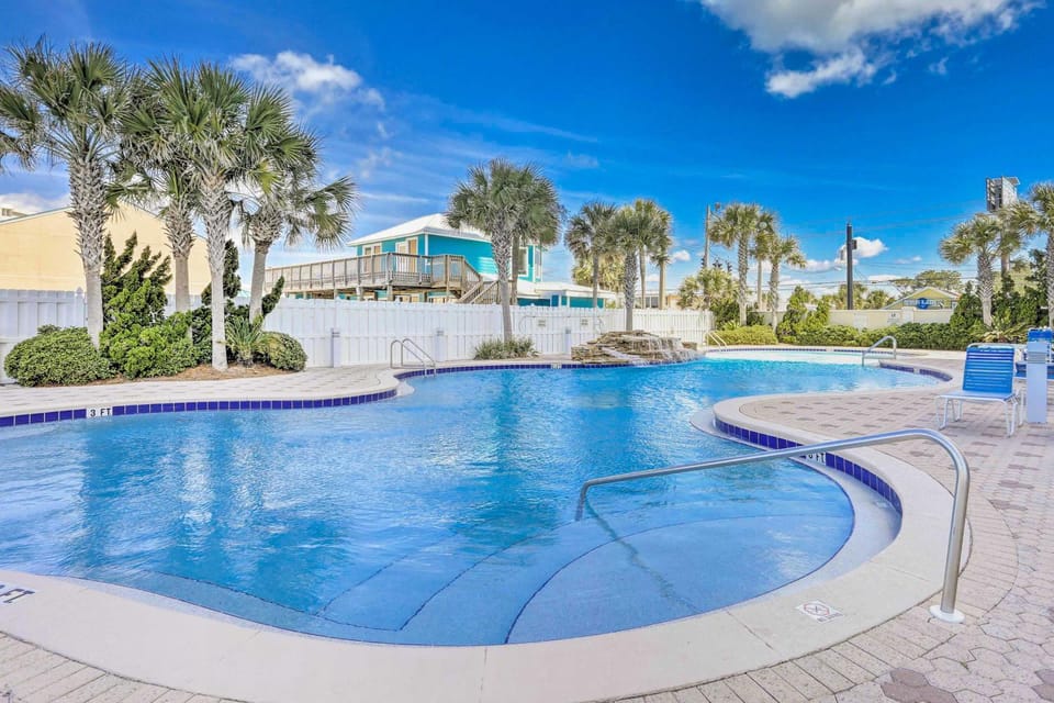 Gulf-Front Fun! Majestic Beach Resort Condo House in Long Beach
