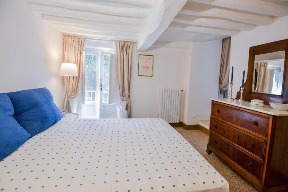 Bed, Photo of the whole room, Bedroom, internet, wardrobe