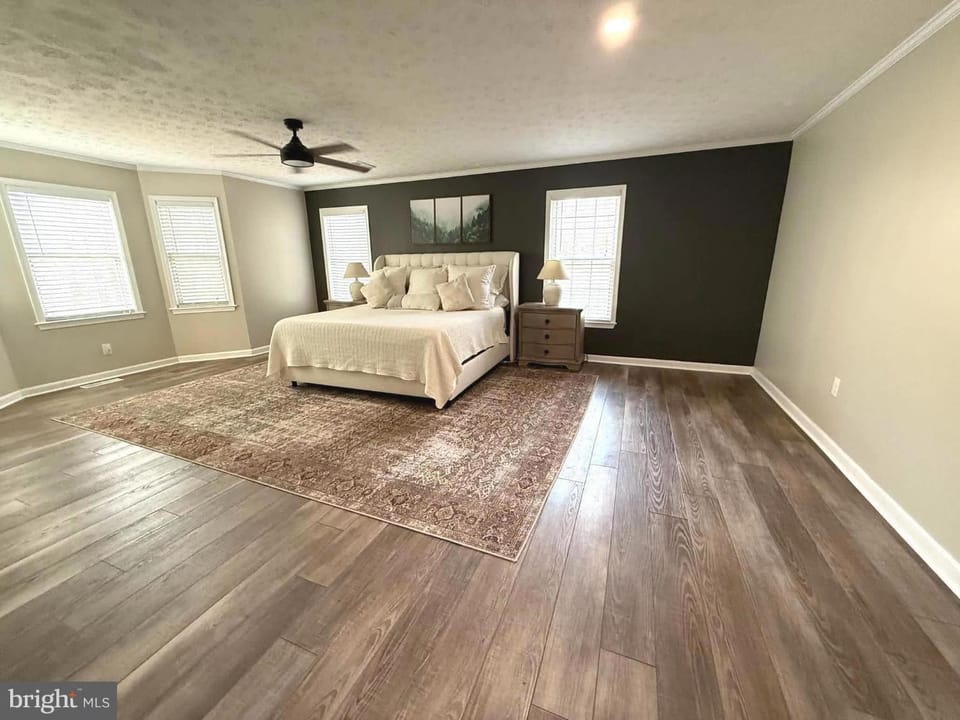 Spacious 6Bed Woodland Retreat with Movie Room & Deck House in California