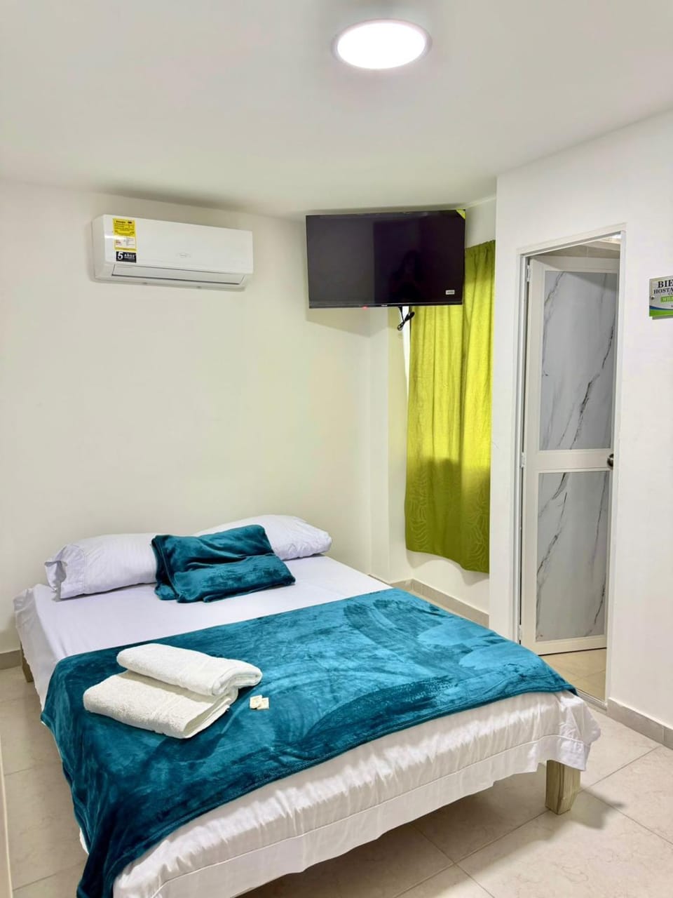 HOSTAL LA MARINA sm Bed and Breakfast in Santa Marta