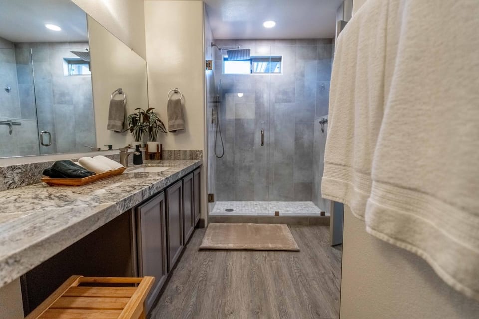 Shower, Bathroom, towels
