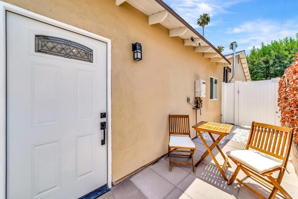 Brand new one bedroom suite Apartment in West Hills