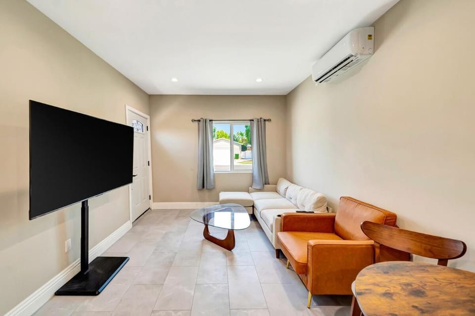 Brand new one bedroom suite Apartment in West Hills