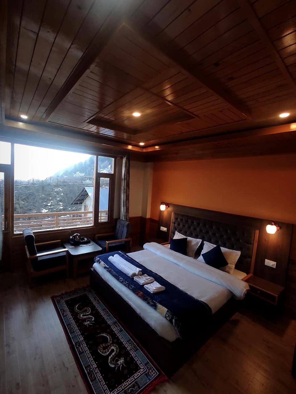 Bed, Coffee/tea facilities, Seating area, Bedroom, Mountain view