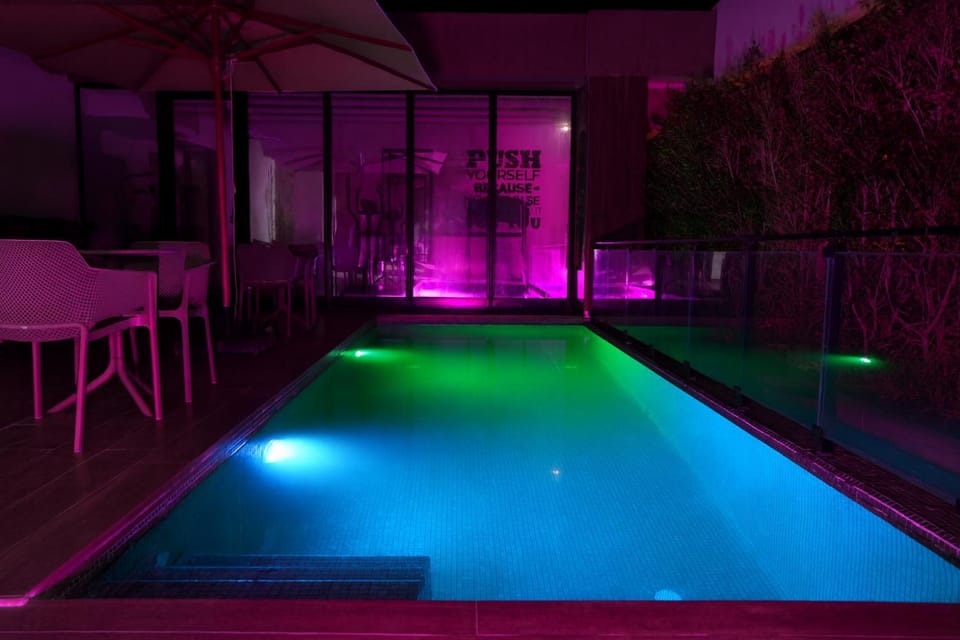 Swimming pool