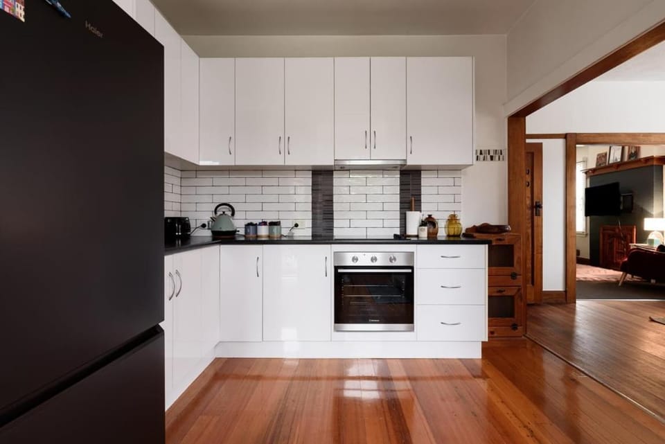 Art Deco Home, Sunroom, Star Cinema House in Launceston