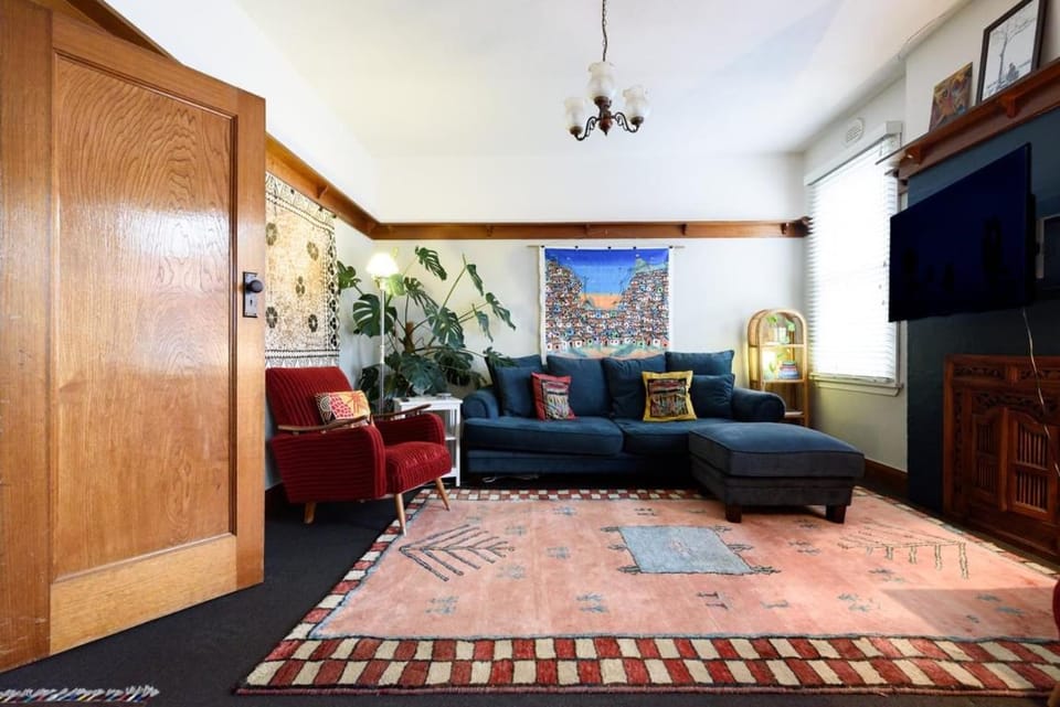 Art Deco Home, Sunroom, Star Cinema House in Launceston
