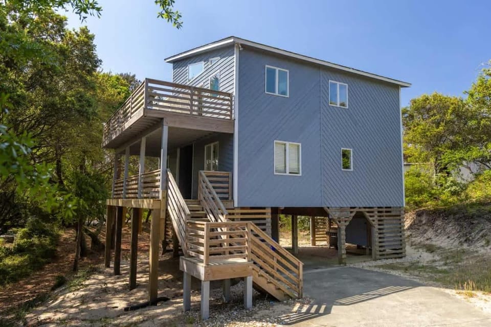 7 Min Walk to the Beach - Completely Renovated House in Southern Shores