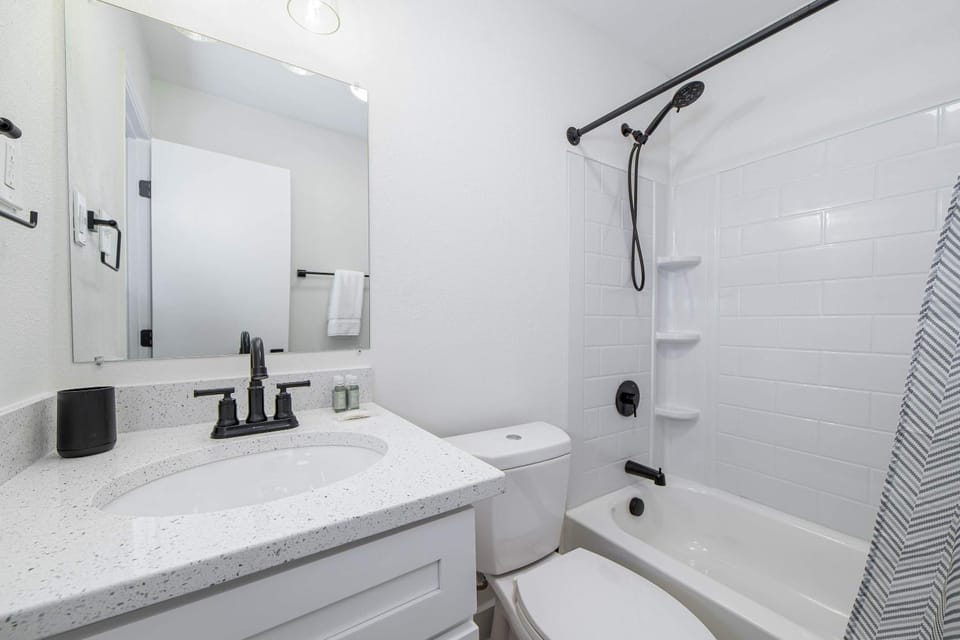 Sojourn's Harborage Pet-Friendly # 3 Apartment in Norfolk