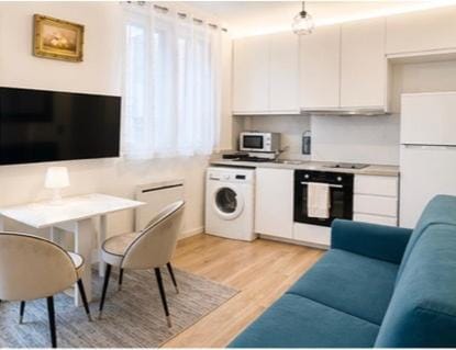 Modern Studio Apartment Champs Élysées Stars Apartment in Paris