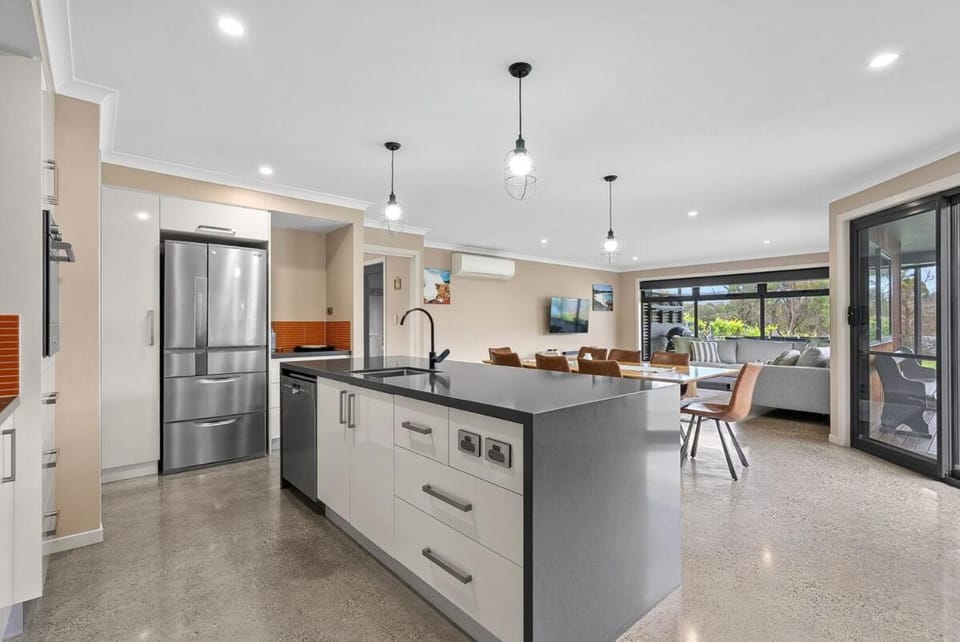 The Shore House House in Binalong Bay