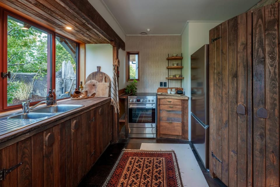 Kitchen or kitchenette, oven