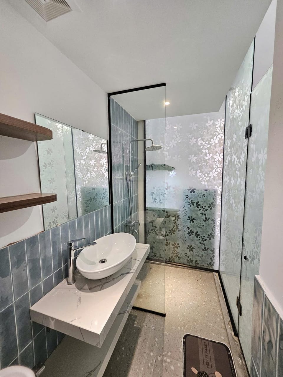 Lakenest Realty 2 Tây Hồ, Hà Nội Apartment in Laos