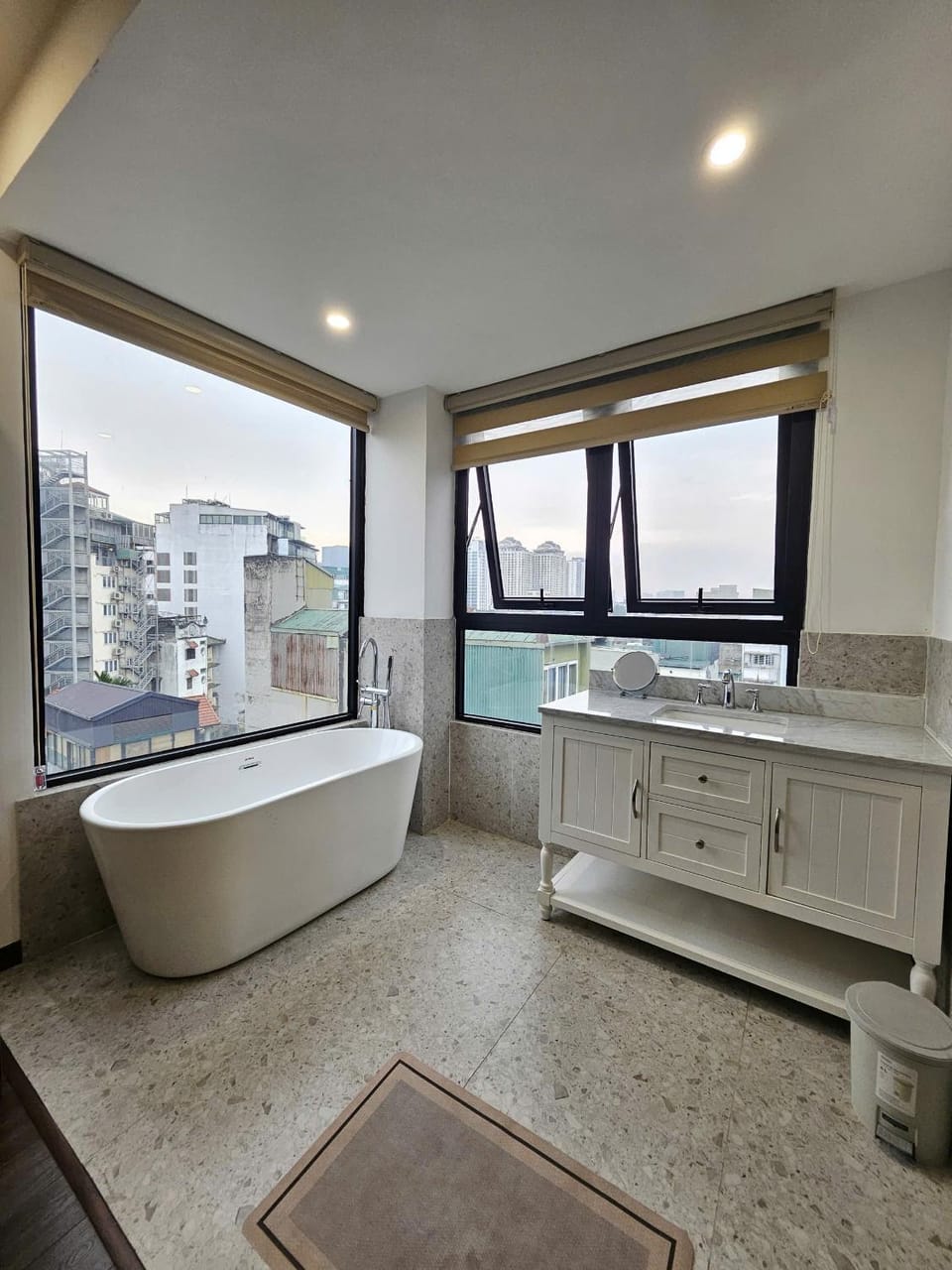 Lakenest Realty 2 Tây Hồ, Hà Nội Apartment in Laos