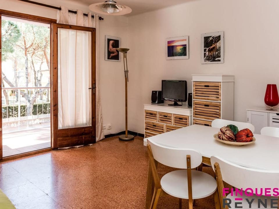 Apartamento a 100m de la playa con terraza, aparcamiento y vista lateral al mar - ES-298-30 Apartment in Platja d'Aro